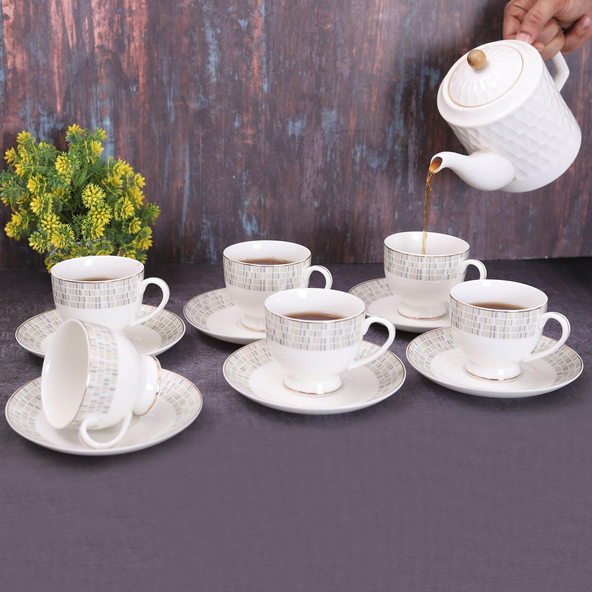 Japanese 24ct Gold Platted Luxury Cups and Saucers Set in Era of Bricks Design (Set of 6) - Amora Crockery
